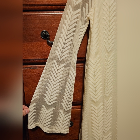 PinkBlush Dress Ivory bell sleeves Maternity/Postpartum size Small - Picture 5 of 8